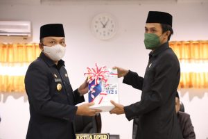 Bupati Bantaeng Serahkan LKPJ 2021 Kepada DPRD Bantaeng