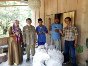 Dua Poktan Wilayah Transmigrasi Desa Lampuawa Terima Bantuan Benih Jahe Merah