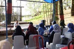 Gubernur Andi Sudirman, Ajak OPD Lingkup Pemprov Sulsel Rapat di Tengah Hutan Pinus
