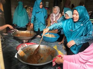 Tingkatkan Kesejahteraan Keluarga, 10 Perempuan Kepala Keluarga Dilatih Membuat Dodol Nipa