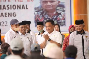 BAZNAS Salurkan Zakat dan Infaq, Ilham Azikin Ajak ASN Berzakat