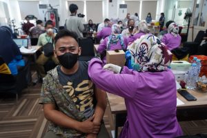 Wujudkan Herd Immunity, Pegadaian Kanwil Makassar Gelar Vaksin Booster Merdeka
