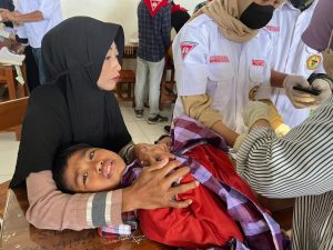 FK dan IKA Unhas Bareng Pemprov Sulsel Gelar Baksos di Bone