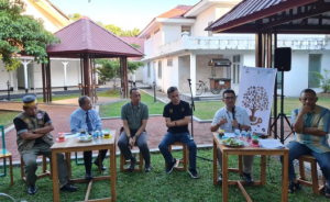 Ngopi Bawah Pohon ala Disbudpar Sulsel, Respons Kenaikan Harga Tiket Pesawat