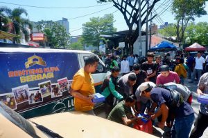 Jumat Berkah, Benteng Kupa Bagi Nasi Dos di Panakkukang