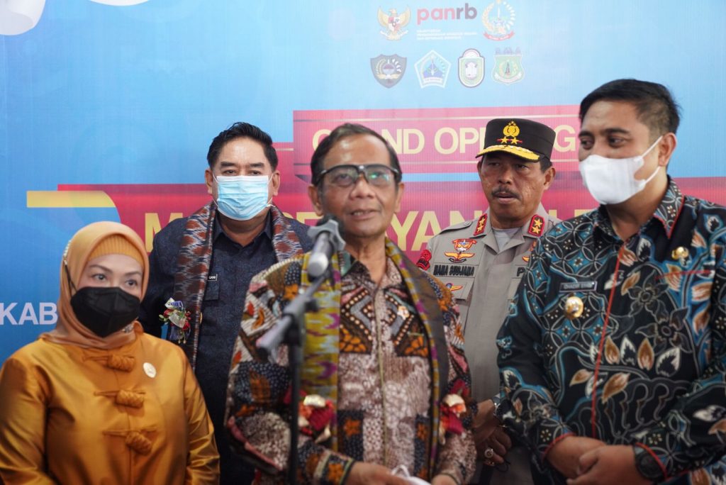 Abdul Hayat Dampingi Mahfud MD Resmikan MPP Empat Daerah di Sulsel