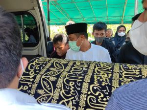 Kakak Sepupunya Meninggal Dunia, Gubernur Andi Sudirman Turut Antar ke Pekuburan di Toraja