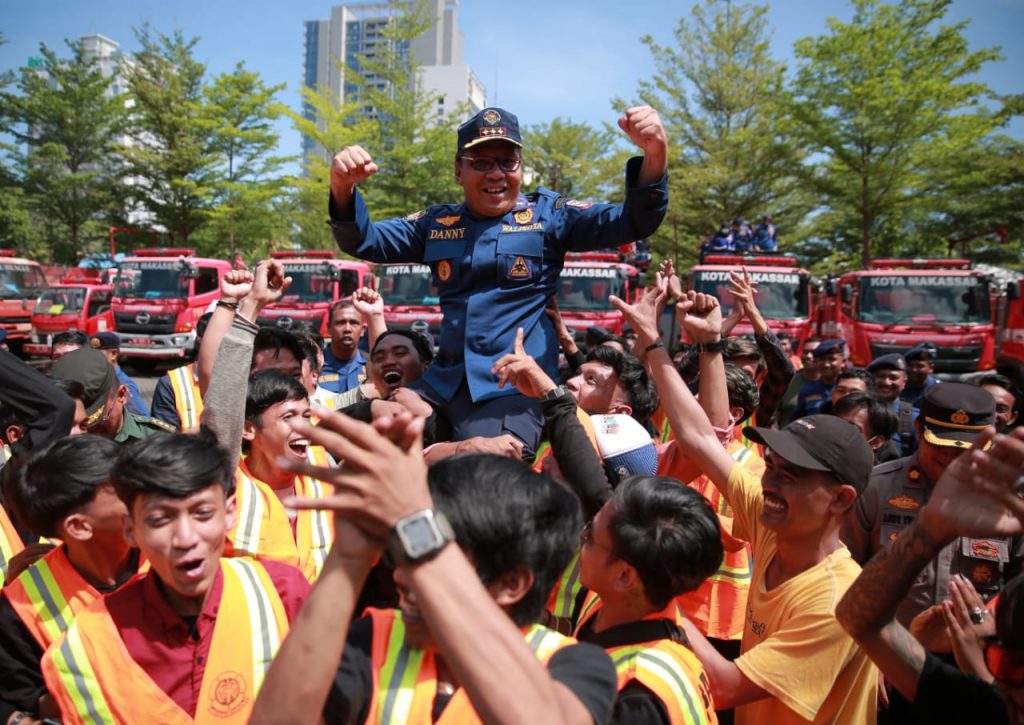 Atasi Kebakaran Lorong, Danny Serahkan 53 Unit Damtor