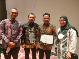 Sukses Tingkatkan Cakupan Vaksinasi, USAID Beri Penghargaan Kepada Ilham Azikin