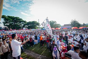 Ribuan Bibit Jeruk Keprok Dibagikan ke Peserta Jalan Sehat Anti Mager di Selayar