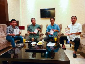 Tiga Profesor Bedah Buku Aldera, IKA Unhas Makassar-Yayasan Anak Rakyat Hadirkan Pius Lustrilanang