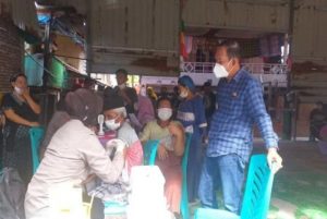 Camat Sangkarrang Gelar Vaksin di Pulau Lumu-lumu