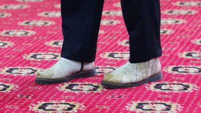 Kenakan Sepatu Produk UMKM di Maros, Gubernur Andi Sudirman: Kualitasnya Bagus