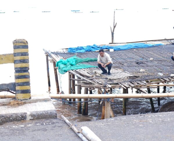 Pemkab Bantaeng Datangkan 50 Truk Timbunan untuk Atasi Abrasi Pantai Seruni