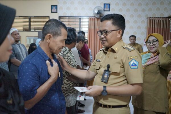 Bupati Bantaeng Salurkan Bantuan Modal ke 19 Pelaku Usaha di Bisappu