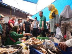 Gubernur Andi Sudirman Borong Oleh-oleh Khas di Pasar Sentral Malino