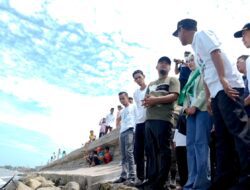 Gubernur Andi Sudirman Resmikan dan Tinjau Pemanfaatan Tanggul Pengaman Abrasi di Desa Pa’lalakkang