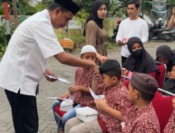 Rudianto Lallo dan Tomas Bangkala Reza Pahlevi Bagikan Bantuan ke Anak Yatim Piatu