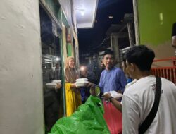Ketua DPRD Rudianto Lallo Kembali Gelar Gerebek Sahur, Bagikan Makanan di Lorong-lorong Sempit