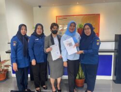 Kolektor Retribusi APAR Sosialisasikan Penggunakan Qris Untuk Membayar Retribusi
