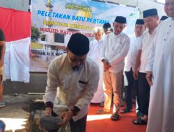 Kabag Kesra dan Camat Tamalanrea Awali Peletakan Batu Pembangunan Masjid Baiturahman