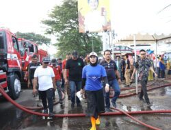 Wawali Makassar Bersama Ratusan Satgas Gelar Aksi Bersih-Bersih Pasar Pabaeng-Baeng