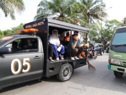 Gunakan Mobil Patroli, Fatmawati Rusdi Pantau Gerakan Bersih Taman Kota