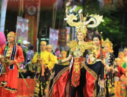 Bapenda Makassar Saksikan Langsung Pawai Budaya Rangkaian Apeksi 2023