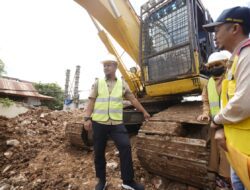 Gubernur Andi Sudirman Tinjau Lokasi Pembangunan Jembatan Sungai Malango di Torut