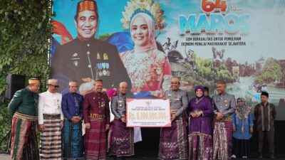 Gubernur Andi Sudirman Serahkan Rp 8 M Bantuan Keuangan, Dukung Pembangunan Infrastruktur di Maros