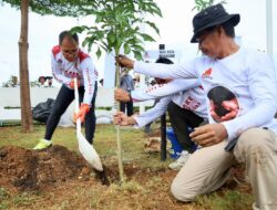 Danny Pomanto-Bima Arya dan Wali Kota se-Indonesia Tanam Pohon di Hutan Kota CPI