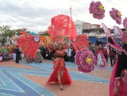 Kontingen Makassar Meriahkan Pawai Karnaval Expo Dekranasda Sulsel 2023 di Wajo