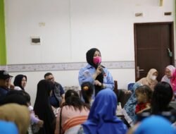 Konsen Zero Stunting, Fatmawati Rusdi Distribusikan Bantuan Telur