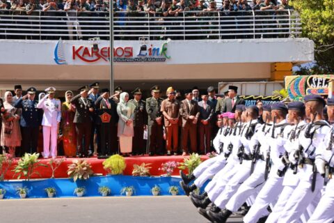 Hadiri Parade dan Defile, Danny Pomanto Bangga Lihat Kekompakan TNI dan Rakyat