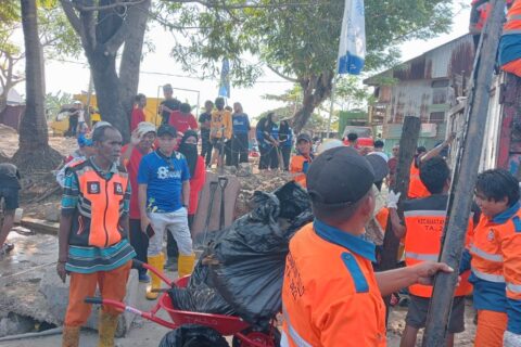 Kolaborasi Pemkot Makassar-WCD Sulsel-Olymplast-Pandawara Group, Bersihkan Sampah di Kampung Nelayan