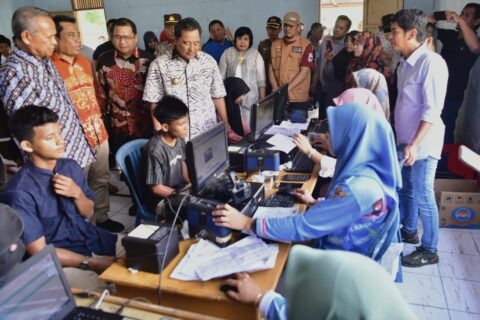 Jemput Bola, Pemprov Sulsel Fasilitasi Perekaman e-KTP Bagi Pemilih Pemula di Kabupaten Luwu