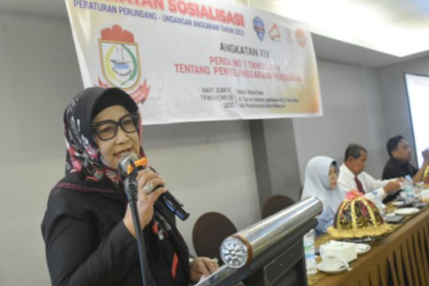 Apiaty Amin Syam Minta Orang Tua Beri Pendidikan Layak Bagi Anak