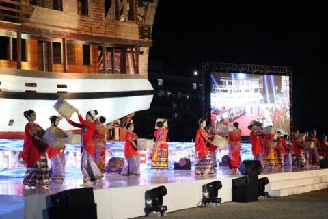 Gala Dinner HUT Makassar Bertabur Budaya, Berlatar Mahakarya Pinisi dan Tongkonan
