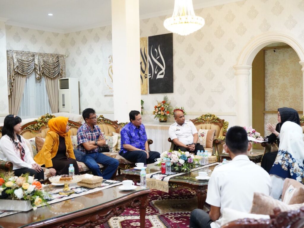 Pemprov Sulsel Serahkan Berkas Hasil Seleksi Calon Anggota KI Kepada DPRD Sulsel