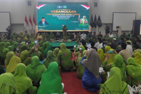 Lantik Muslimat NU Sulsel, Khofifah Selalu Tekankan Rasa Persaudaraan