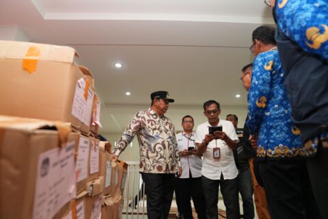 Cuaca Ekstrem, Pj Gubernur Sulsel Minta Distribusi Logistik Pemilu Dikawal dengan Baik
