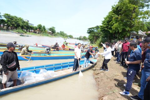 1 Juta 10 Ribu Benih Ikan Ditebar di Danau Tempe, Program Ketahanan Pangan Pj Gubernur Sulsel