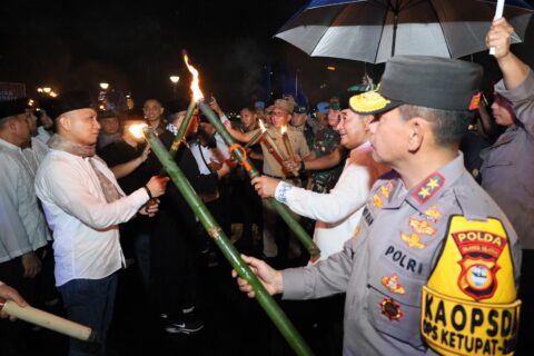 Pj Gubernur Sulsel Apresiasi Wali Kota Makassar Gelar Festival Takbir dan obor Tepian Air Sambut Idul Fitri