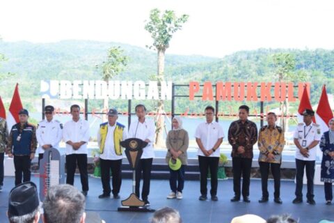 Pj Bupati Takalar Dampingi Jokowi Resmikan Bendungan Pamukkulu