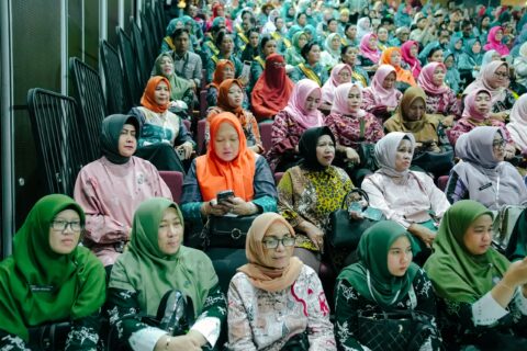 Medley Lagu Daerah Sulsel Gemakan Gedung Kesenian Solo