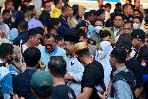 Pendukung Padati KPU Sulsel Saat Andalan Hati Mendaftar, Proses Berlangsung Tertib