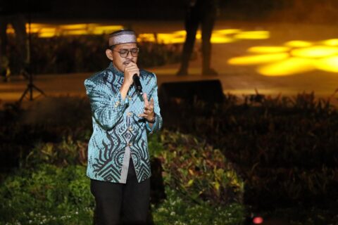 Lagu Daerah Makassar Ashari Sitaba Temani Malam Minggu Pengunjung F8