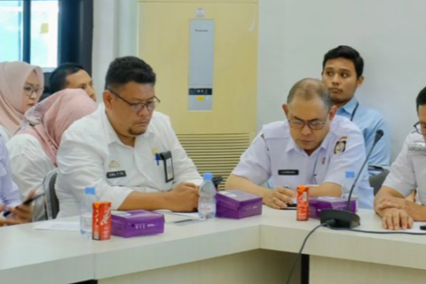 Sekretaris Bapenda Makassar dan Kepala UPT PPDI Hadiri Monev Implementasi ETPD Semester I TA 2024