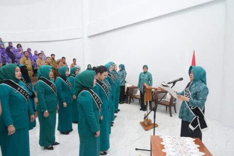 Indira Yusuf Ismail Kukuhkan 14 Ketua Pembina Posyandu Kecamatan Se-Kota Makassar