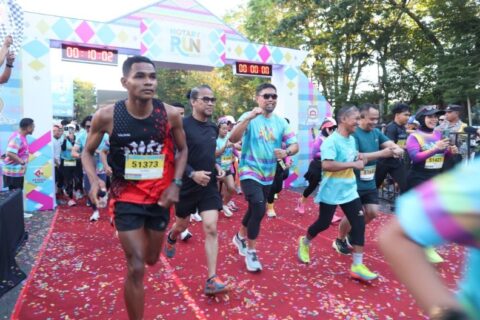 Pjs Wali Kota Makassar Andi Arwin Azis Meriahkan Notary Run dan Kemenkes Fun Walk 2024